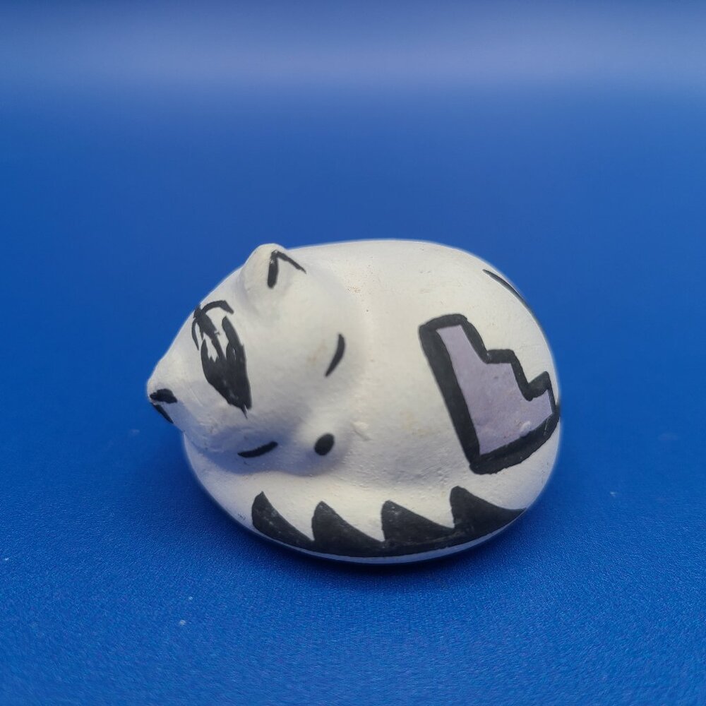 Signed E. Dalasohya Hopi Laguna Sleeping Cat Pueblo Pottery Figurine 1.25" Diam